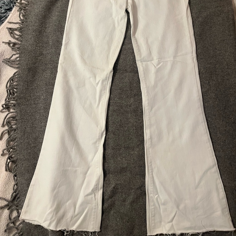 PAIGE EUC Laurel Canyon White Flared Jeans - size 30
